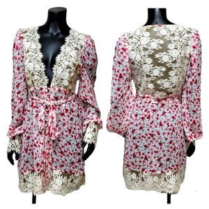 VS X For Love & Lemons Melrose Chiffon Floral Bouquet‎ Robe Antique White Lace